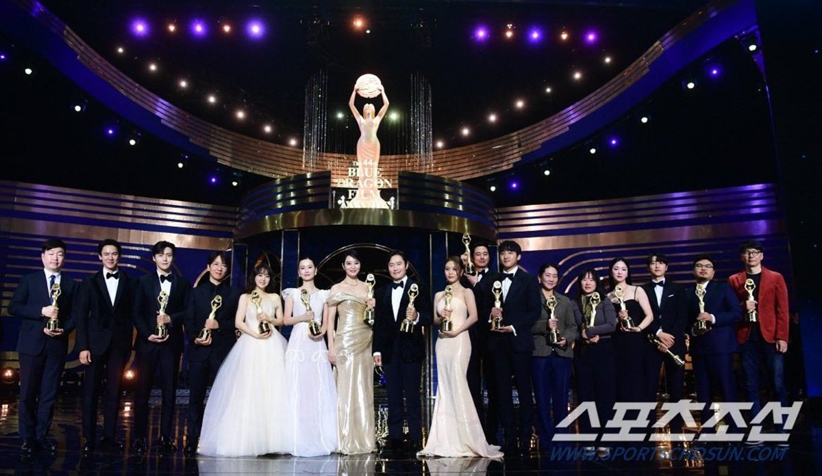 Inilah Daftar Pemenang 44th Blue Dragon Film Awards 2023
