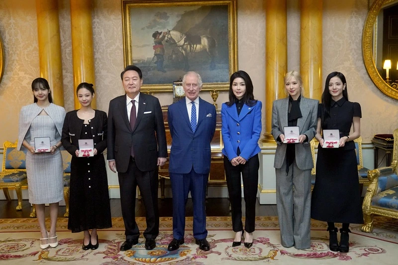 Member BLACKPINK mendapatkan gelar Kehormatan Order of the British Empire