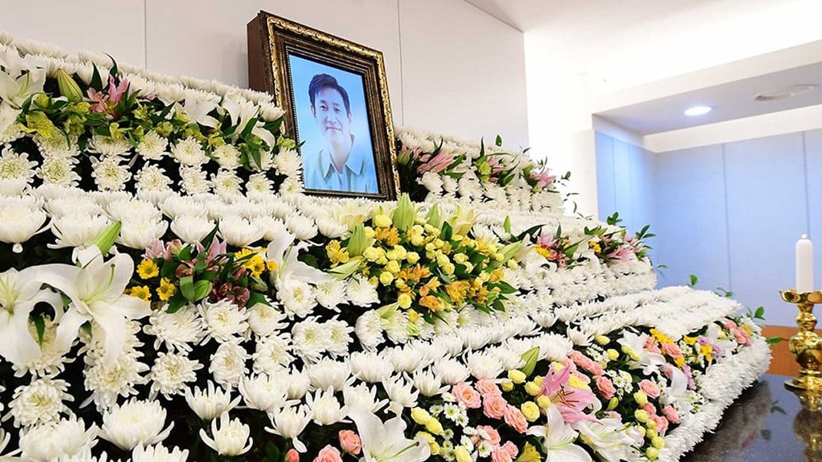 Pemakaman Lee Sun Kyun Akan Digelar Esok Hari, Keluarga Masih Berkabung