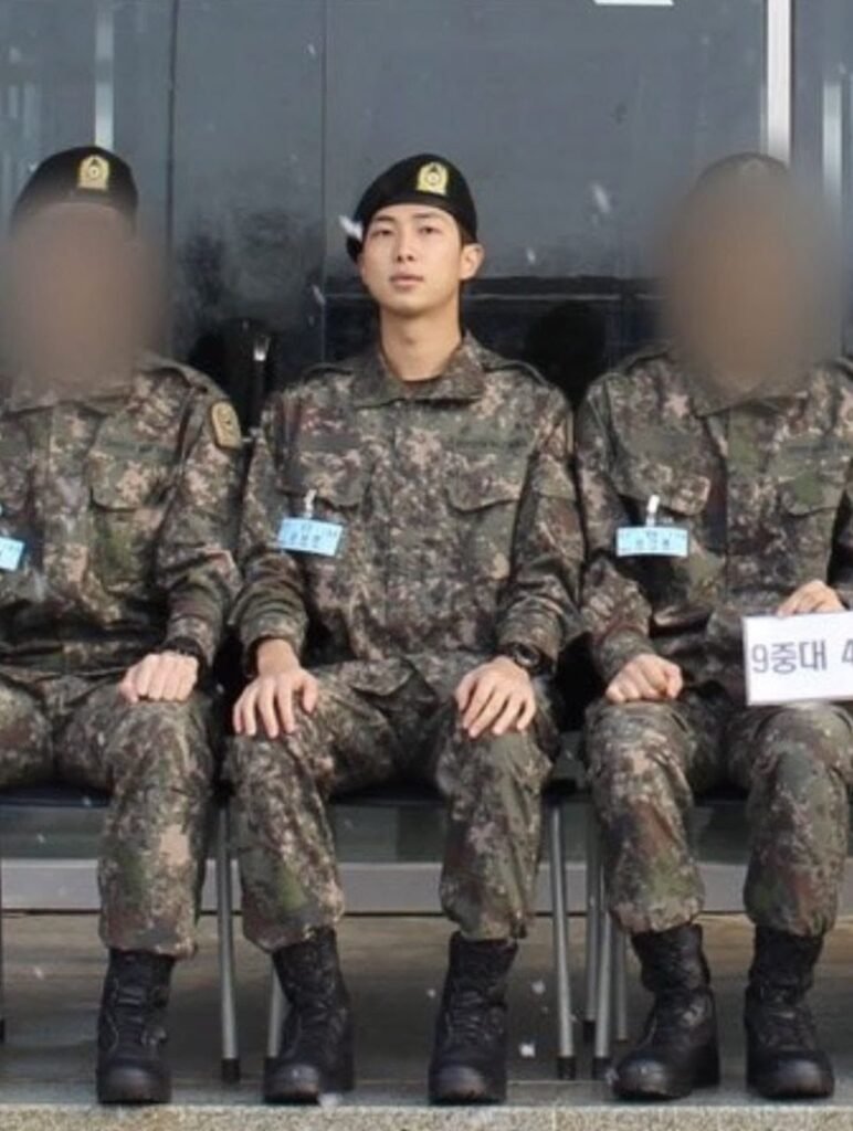 RM BTS dan V BTS selama wamil