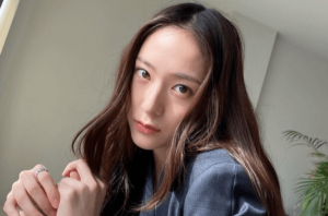 Krystal Jung Tanda Tangan Kontrak