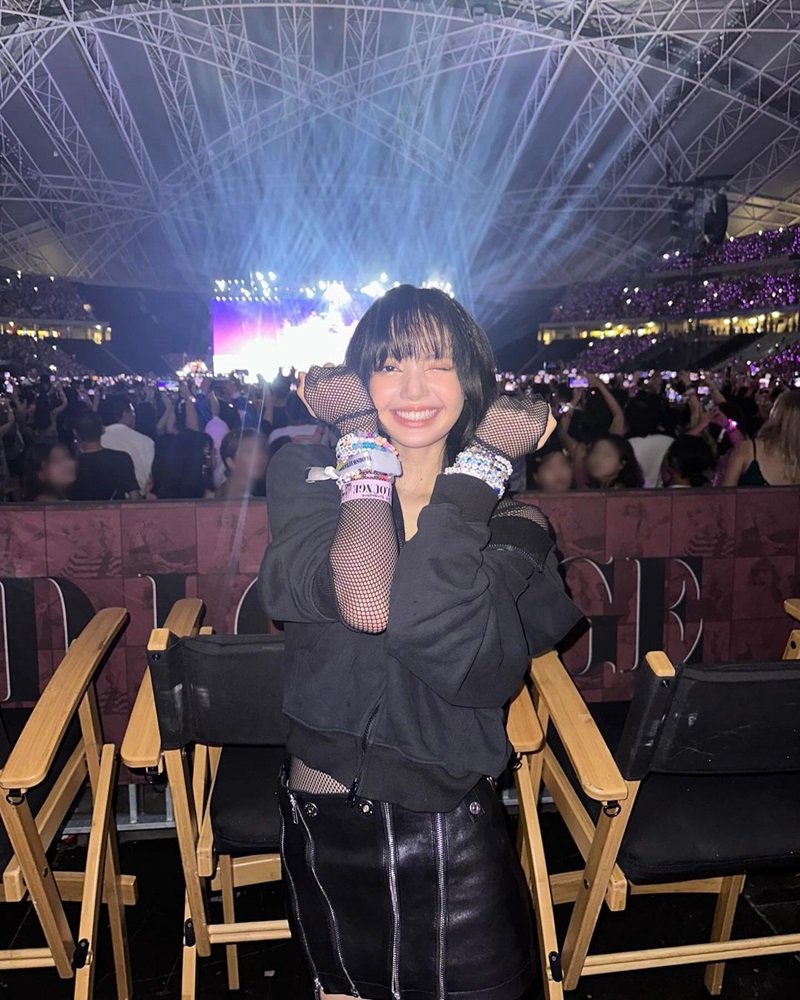 Lisa BLACKPINK Foto Bareng Taylor Swift 1