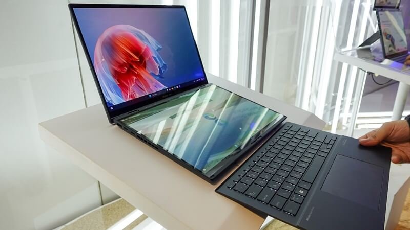 Tentang ASUS Zenbook DUO (UX8406) 2