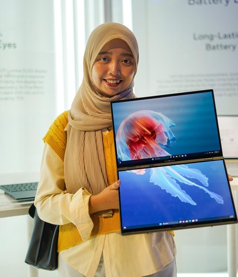 Tentang ASUS Zenbook DUO (UX8406) 3
