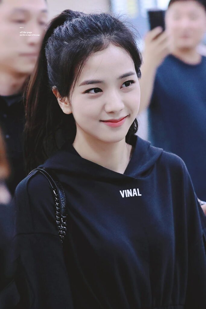 jisoo black pink cute