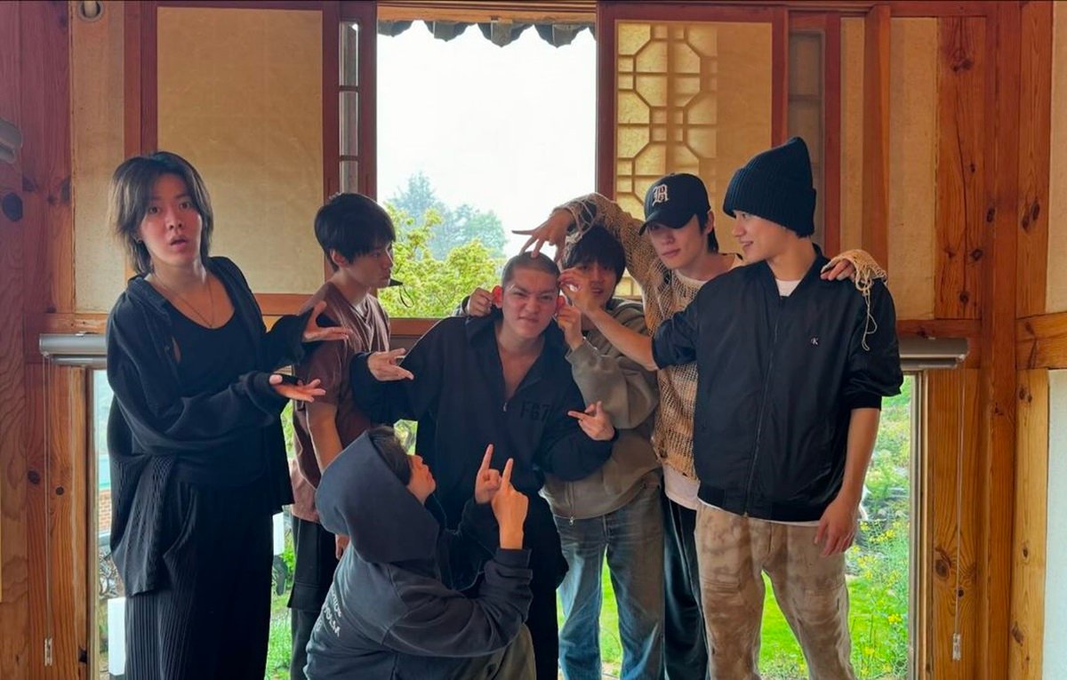 Member NCT antar Taeyong Wamil 1 - Copy