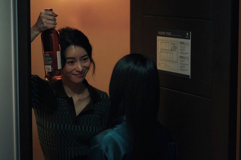Lim Ji Yeon sebagai Jung Yoon Sun