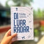 review buku di luar radar trinity (4)